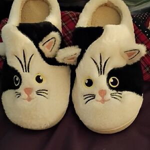 Plush Cat Face Indoor Slippers - Cream & Black